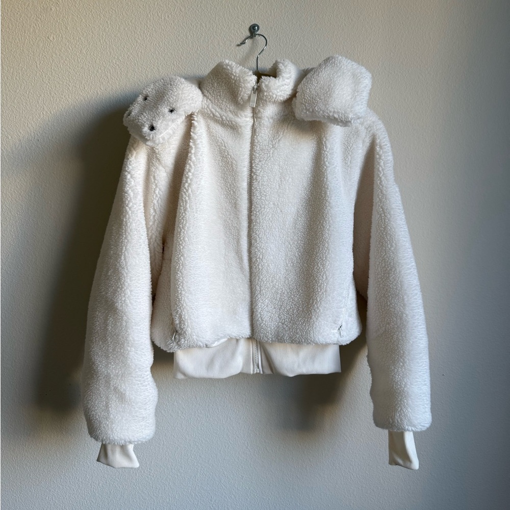 Alo foxy sherpa jacket with detachable hood